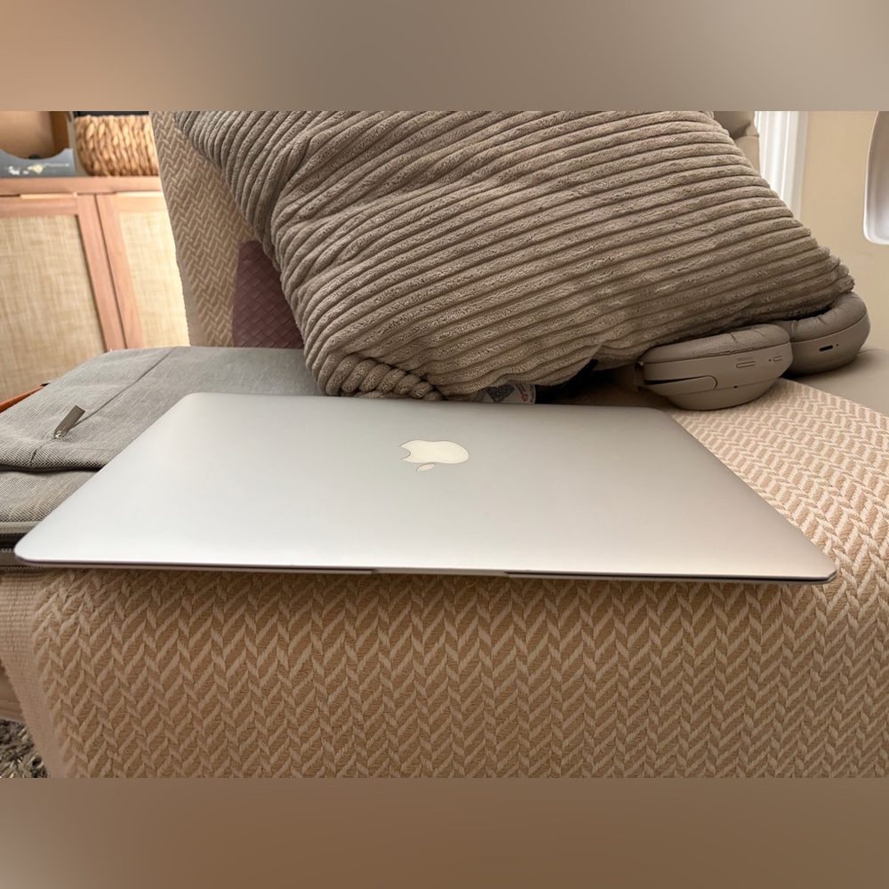 Apple MacBook Air in Silver Aluminum